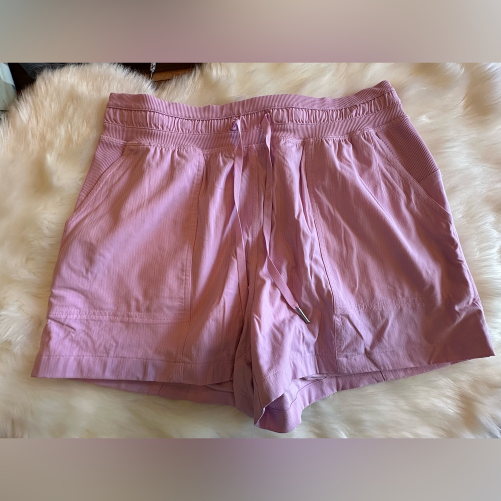 Women's Lululemon dance studioPink Shorts- New